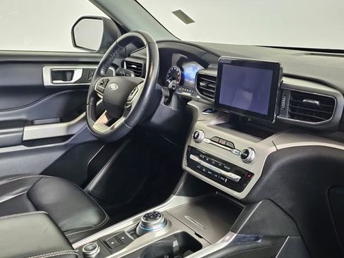 Used 2021 Ford Explorer XLT w/ Equipment Group 202A image 10