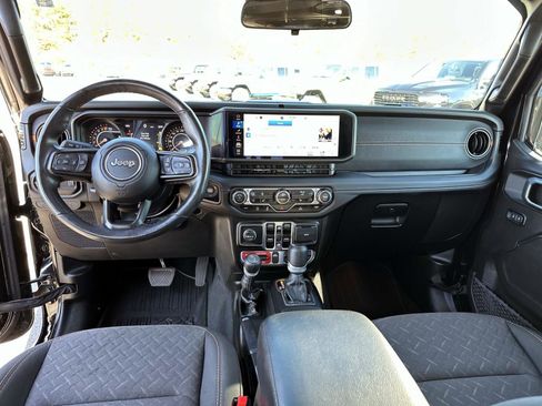 Certified 2024 Jeep Gladiator Mojave w/ Dual Top Group image 17