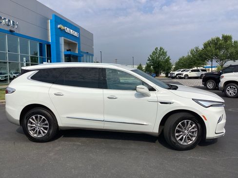 Used 2024 Buick Enclave Premium image 5