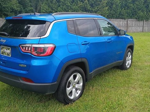 Used 2019 Jeep Compass Latitude w/ Cold Weather Group AWD/4WD image 7