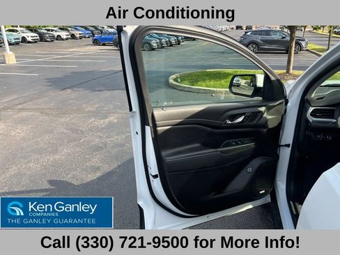 Used 2023 GMC Acadia SLT w/ Preferred Package AWD/4WD image 24