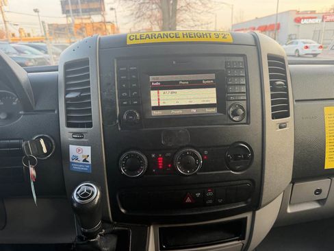Used 2018 Mercedes-Benz Sprinter 2500 image 43