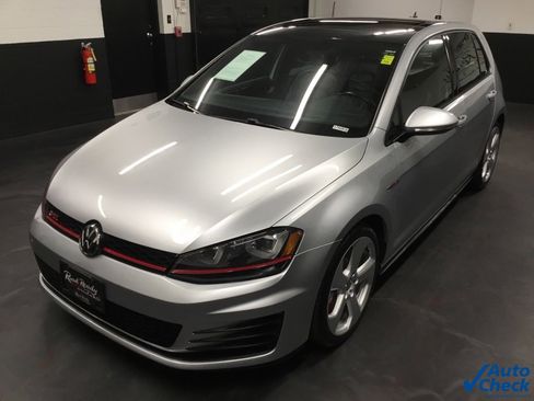 Used 2017 Volkswagen GTI SE image 6