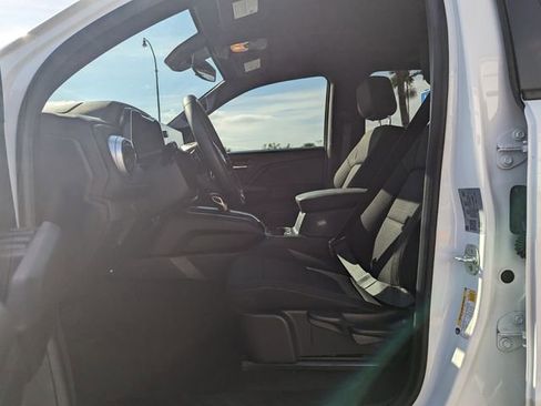 Used 2024 Chevrolet Colorado LT w/ LT Convenience Package image 6