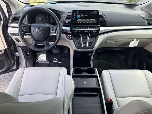 Certified 2025 Honda Odyssey EX-L image 17