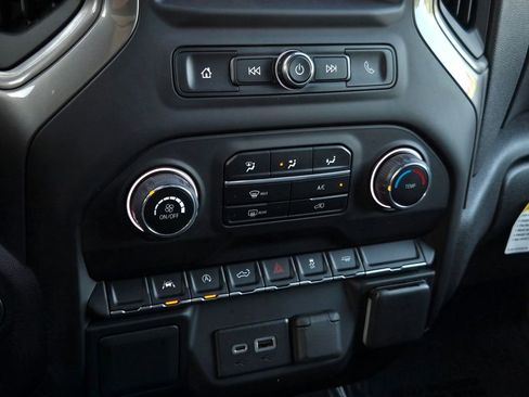 Used 2023 Chevrolet Silverado 1500 Custom image 21