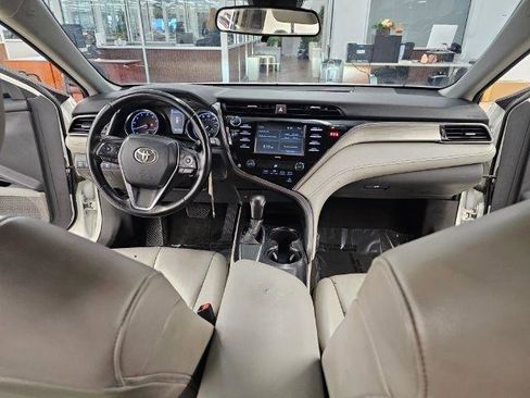 Used 2020 Toyota Camry SE image 9