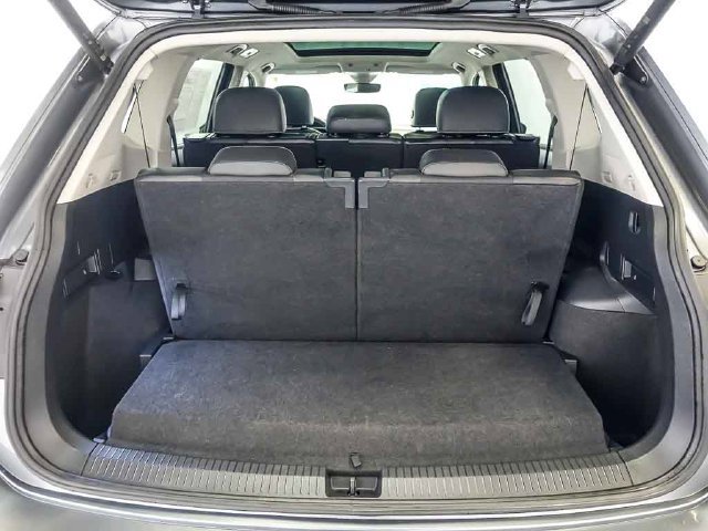 Used 2024 Volkswagen Tiguan SE FWD image 28