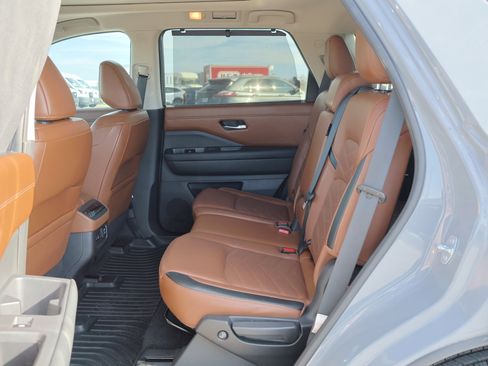 Used 2022 Nissan Pathfinder Platinum w/ Cargo Package image 32