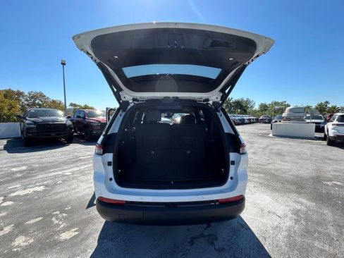 New 2025 Jeep Grand Cherokee L Limited w/ Luxury Tech Group II image 32