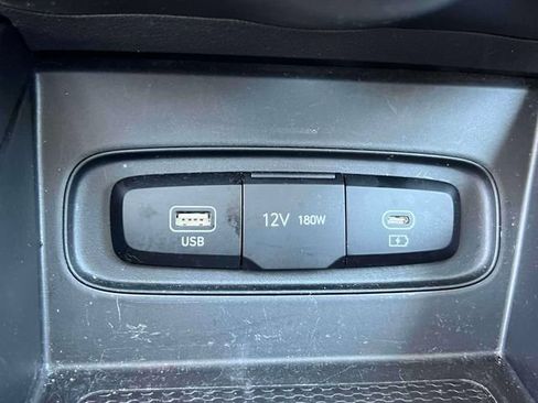 Used 2025 Hyundai Venue SEL FWD image 36