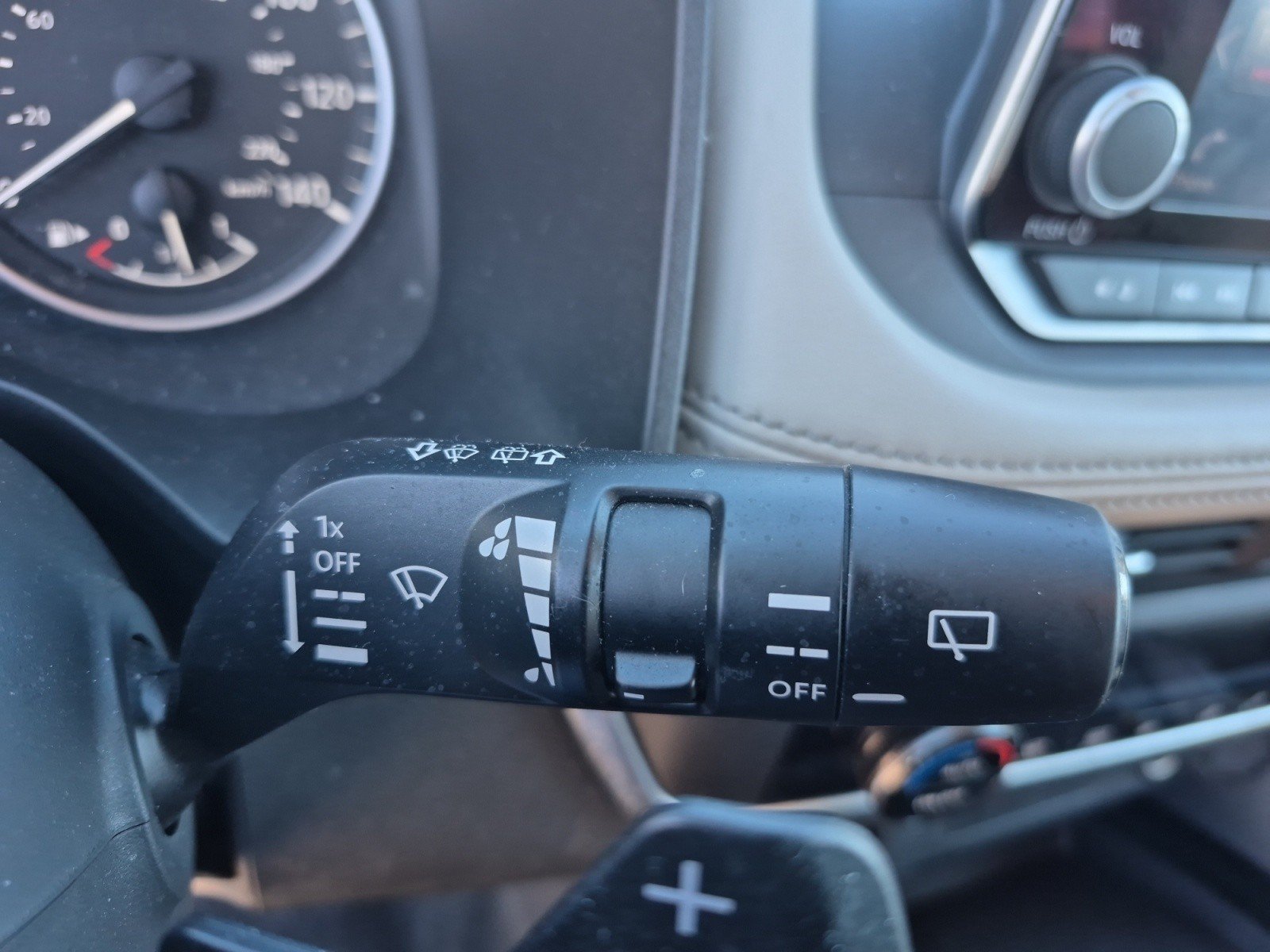 Used 2025 Nissan Rogue SV AWD/4WD image 30