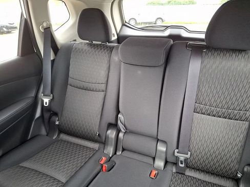 Used 2017 Nissan Rogue SV AWD/4WD image 18
