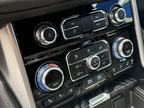 Used 2023 GMC Yukon Denali image 14