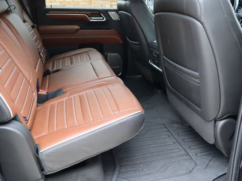 Used 2024 GMC Sierra 2500 Denali Ultimate AWD/4WD image 18