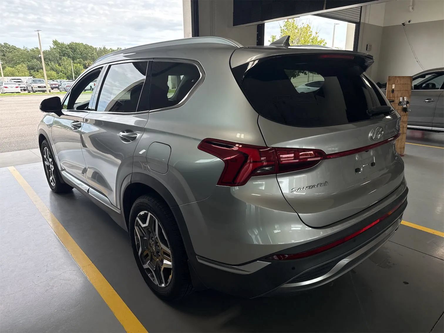 Used 2022 Hyundai Santa Fe Limited w/ Cargo Package FWD image 2