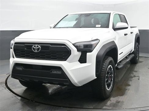 Used 2025 Toyota Tacoma TRD Sport image 1