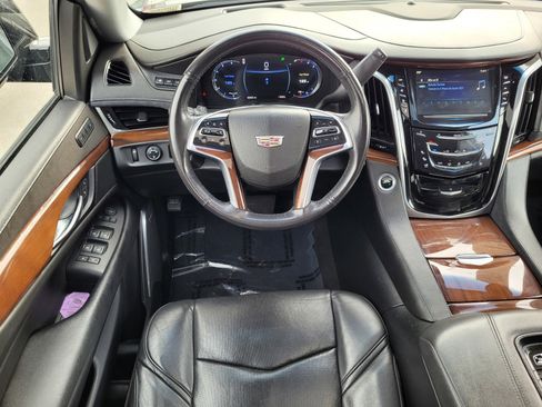 Used 2019 Cadillac Escalade Luxury image 14