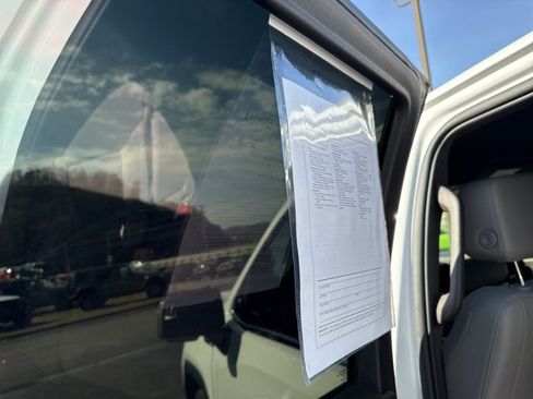 Used 2022 GMC Sierra 1500 SLT w/ SLT Convenience Package image 18