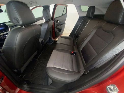 Used 2024 Chevrolet Trax LT w/ Driver Confidence Package FWD image 28