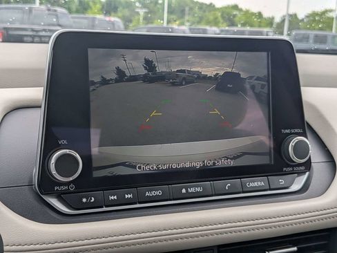 Used 2025 Nissan Rogue SV FWD image 20