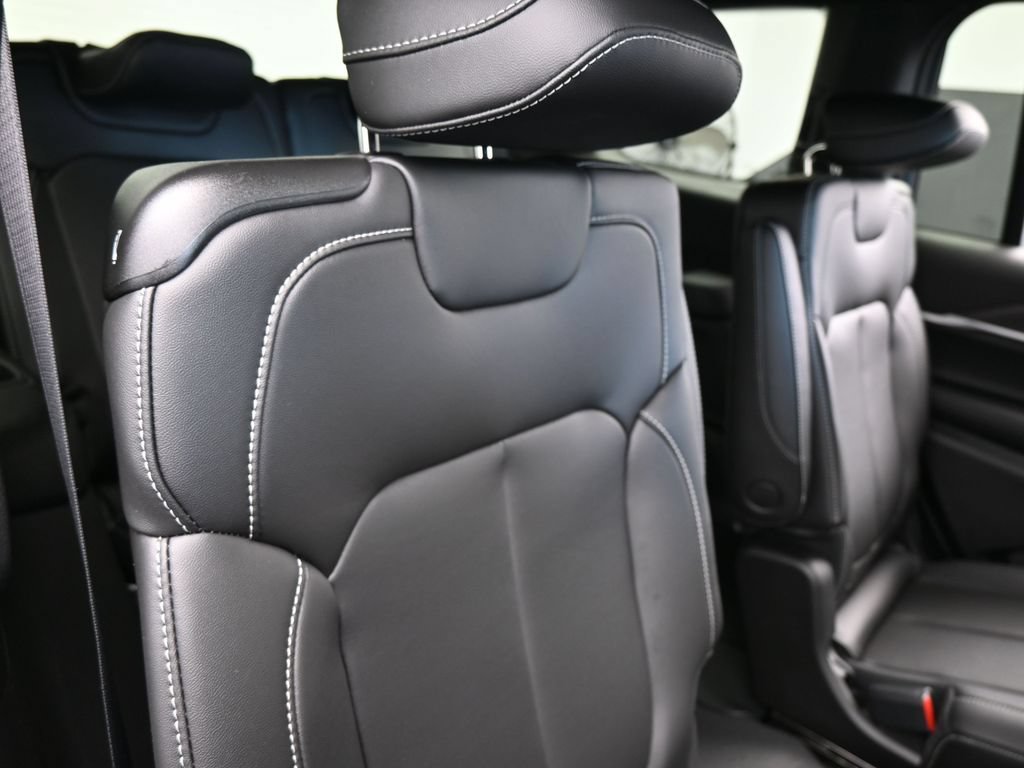 New 2026 Jeep Grand Cherokee L Limited RWD image 35