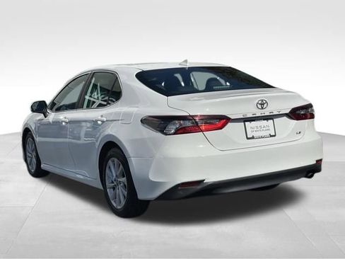 Used 2022 Toyota Camry LE FWD image 5