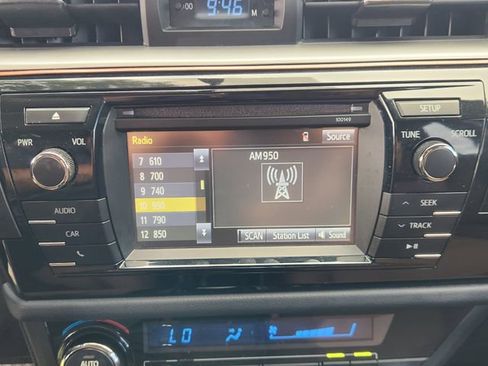 Used 2015 Toyota Corolla LE FWD image 16