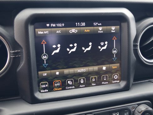 Used 2021 Jeep Gladiator Overland w/ Popular Equipment Package AWD/4WD image 20