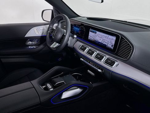 New 2026 Mercedes-Benz GLS 580 4MATIC image 16