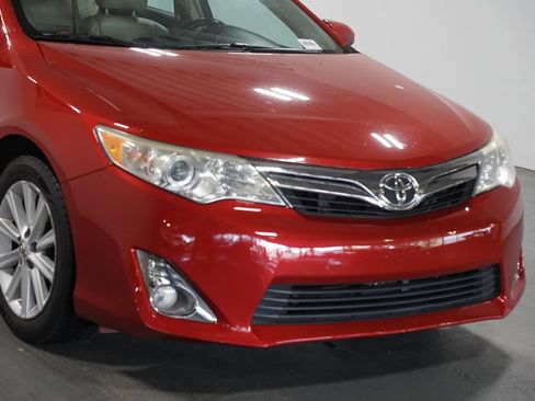 Used 2014 Toyota Camry XLE w/ Leather Package FWD image 4
