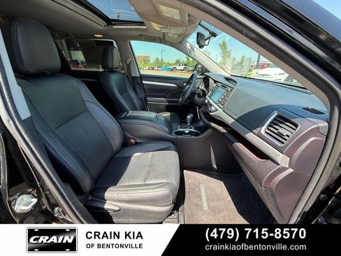Used 2016 Toyota Highlander XLE FWD image 34