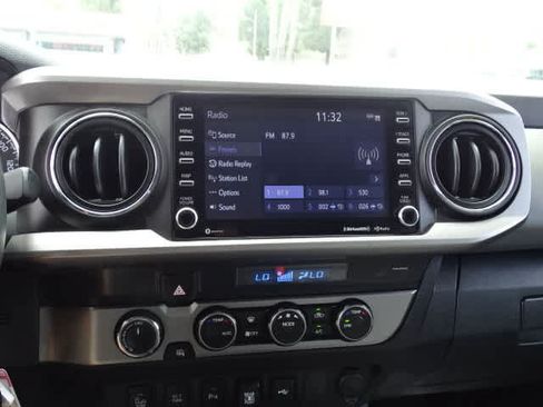 Certified 2022 Toyota Tacoma SR5 AWD/4WD image 28