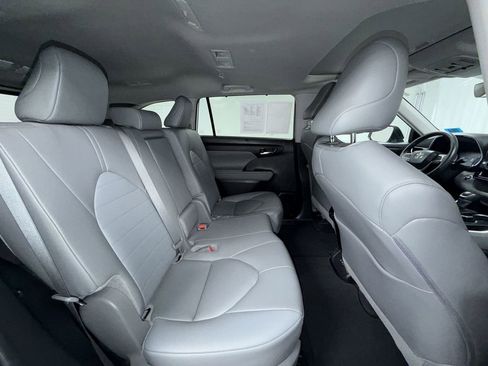 Certified 2024 Toyota Highlander XLE AWD/4WD image 7