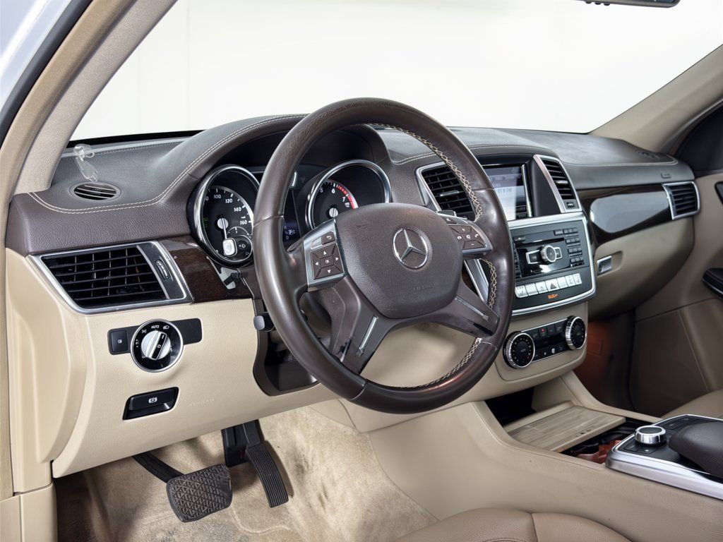 Used 2014 Mercedes-Benz GL 450 4MATIC image 4