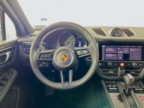 New 2026 Porsche Macan image 25