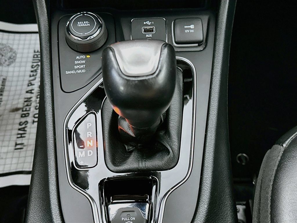 Used 2023 Jeep Cherokee Altitude Lux AWD/4WD image 16