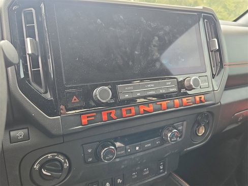Used 2025 Nissan Frontier PRO-4X w/ Pro Convenience Package image 11