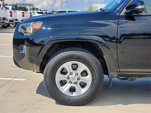 Used 2022 Toyota 4Runner SR5 Premium image 10