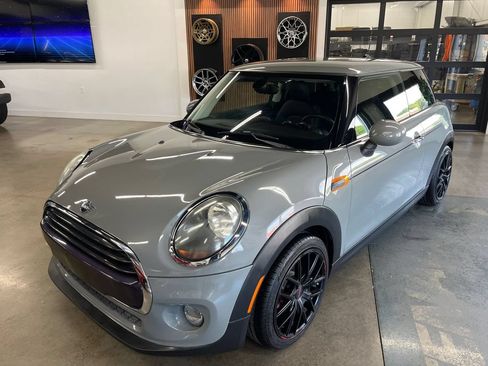 Used 2019 MINI Cooper 2-Door Hardtop FWD image 4