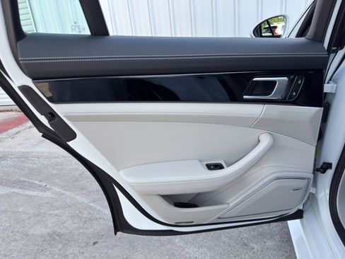 Used 2023 Porsche Panamera 4S w/ Sportdesign Package image 47