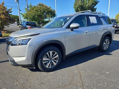 Used 2023 Nissan Pathfinder SL