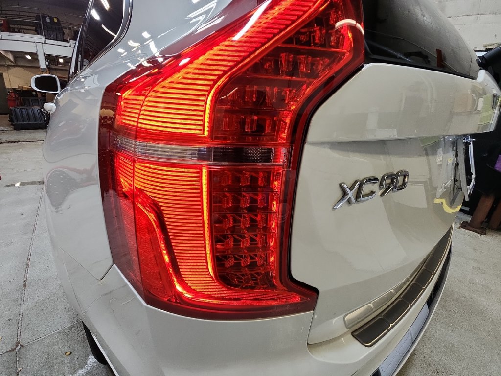 Used 2024 Volvo XC90 B6 Plus w/ Protection Package Premier AWD/4WD image 32