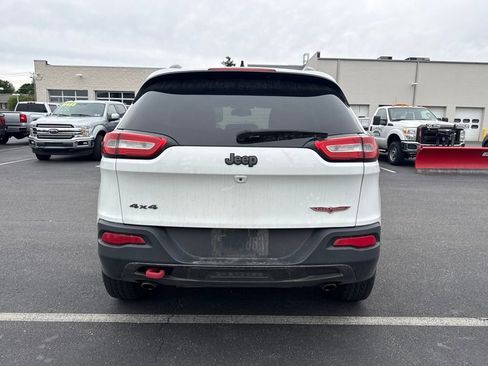 Used 2017 Jeep Cherokee Trailhawk w/ Comfort/Convenience Group AWD/4WD image 3