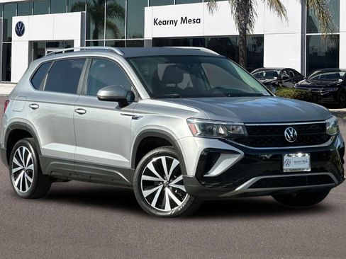 Used 2022 Volkswagen Taos SE image 2