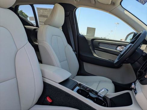 New 2026 Volvo XC40 B5 Ultra w/ Climate Package AWD/4WD image 14