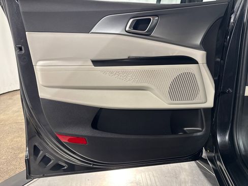 Certified 2022 Kia Carnival LX w/ Paint Protection Package image 27