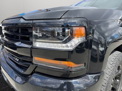 Used 2018 Chevrolet Silverado 1500 LT w/ Midnight Edition image 14