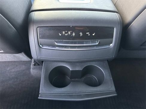 Used 2022 Cadillac Escalade Luxury image 16