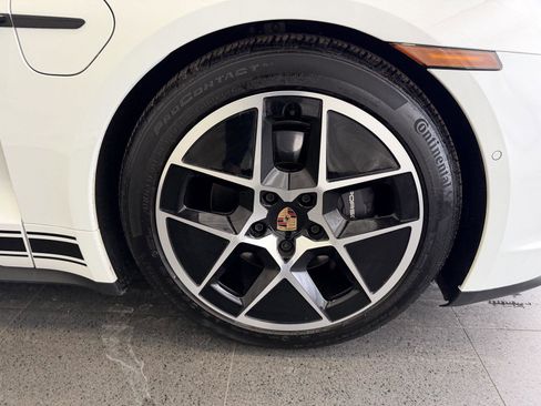 Used 2025 Porsche Taycan image 13